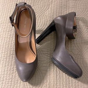 Nine West grey women’s heels 8 1/2 M